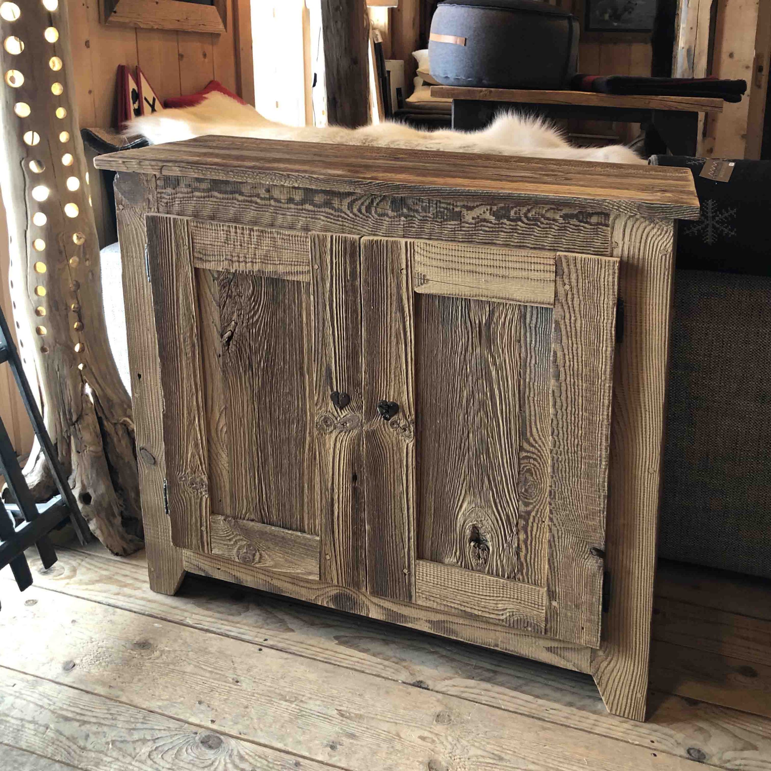 Buffet en vieux bois sur mesure, atelier des Gets