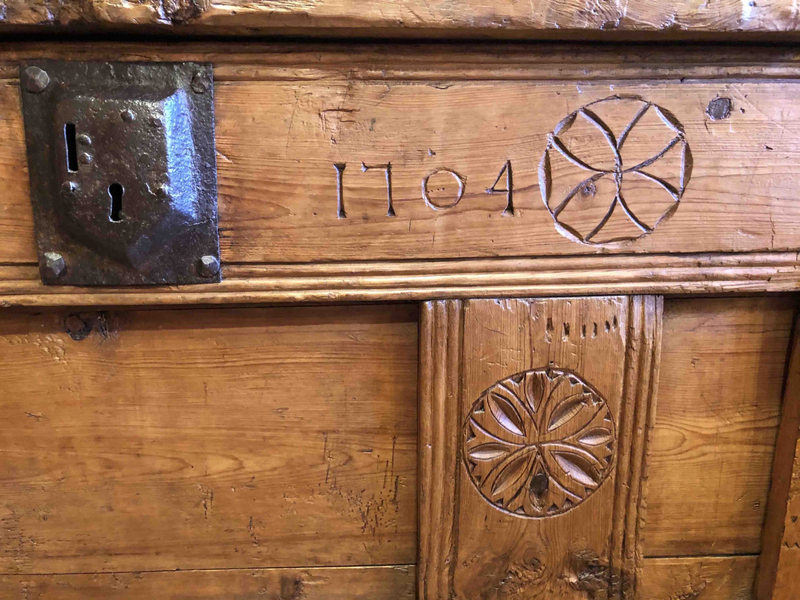 Coffre du Queyras, antiquités Alpines, atelier des Gets