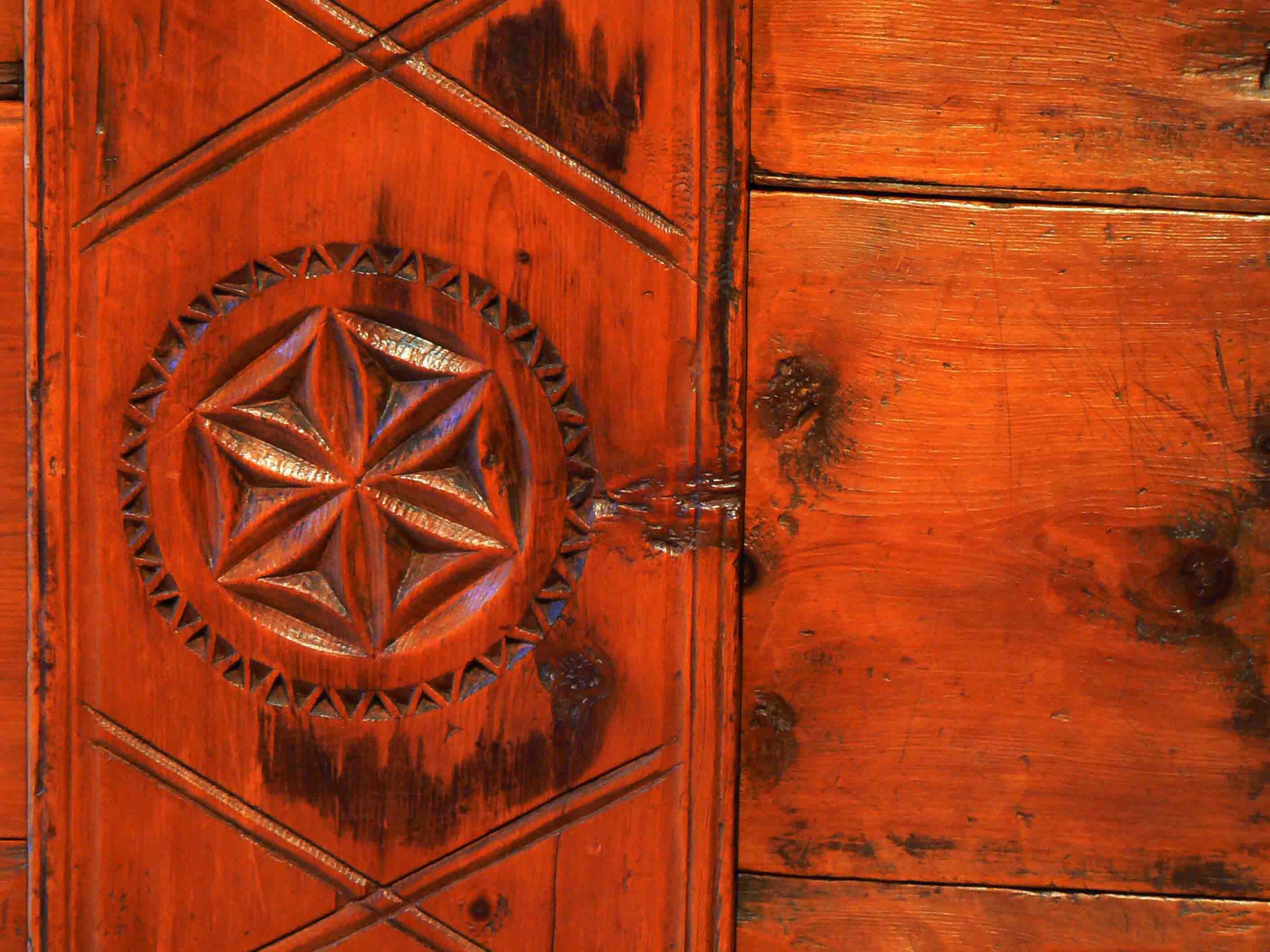 Arche à grain du Queyras, antiquités alpines, atelier des Gets