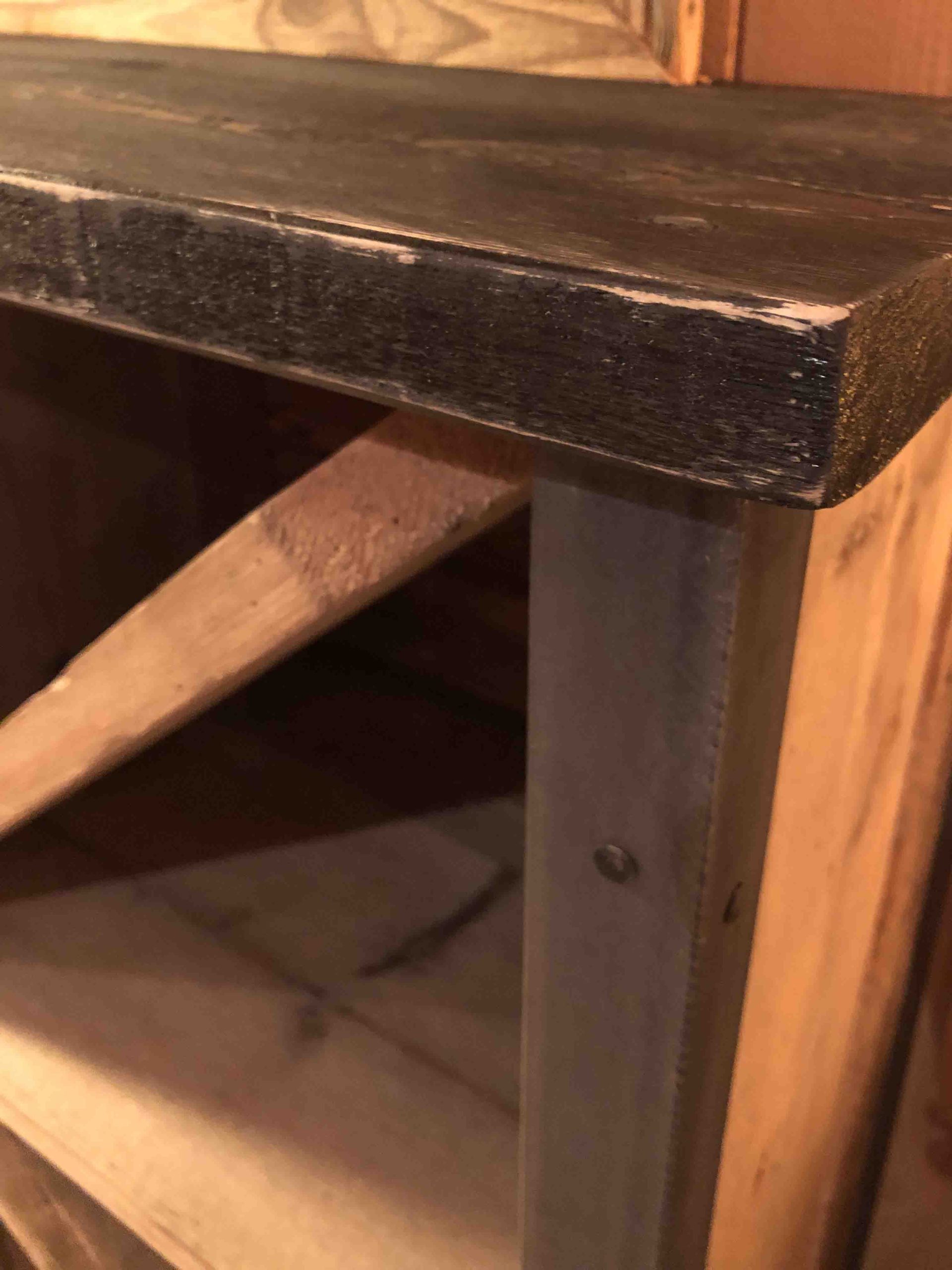 Casier à bouteilles en vieux bois, atelier des Gets