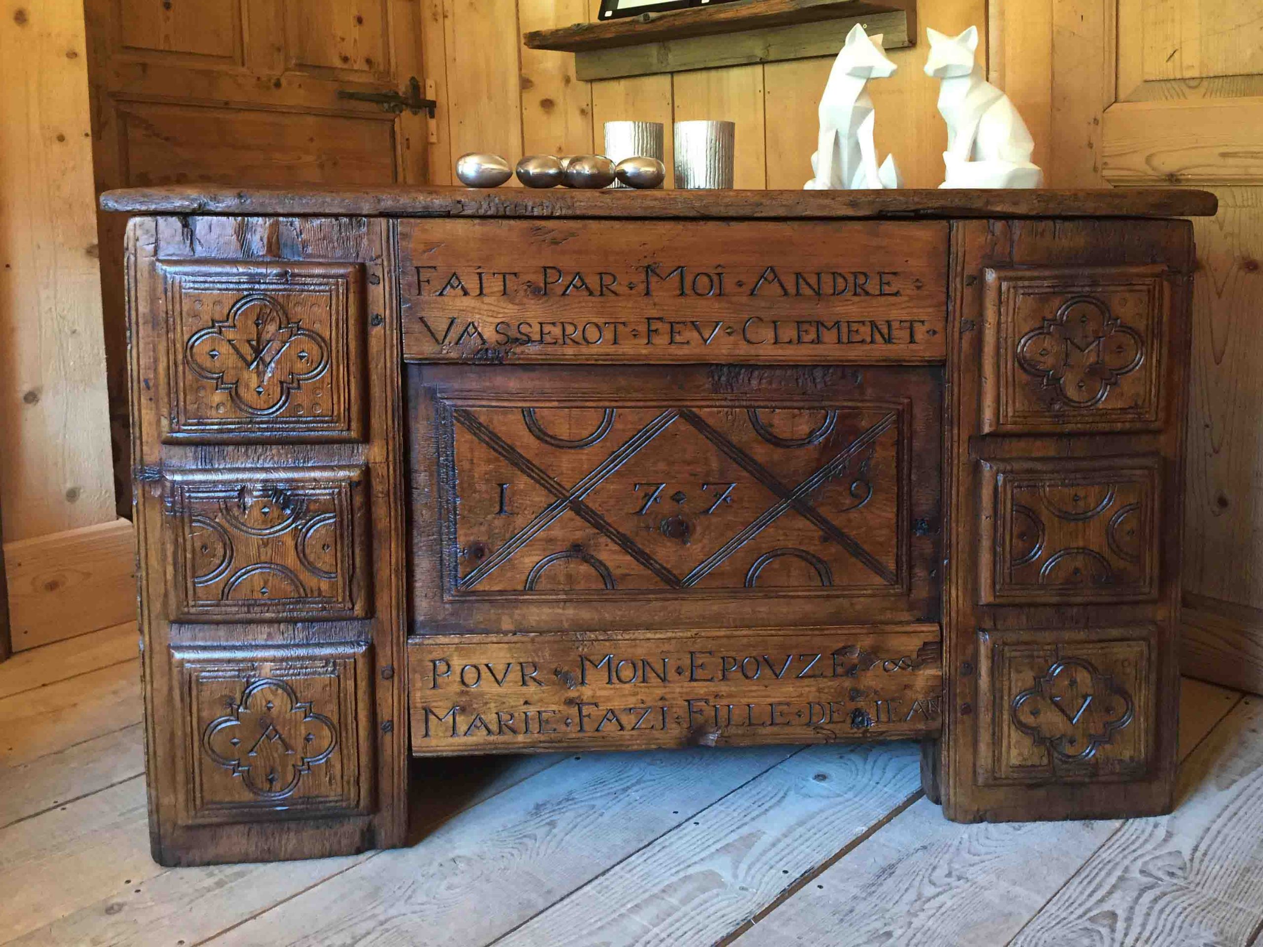 Coffre du Queyras, meubles de montagne, antiquités Alpines, atelier des Gets