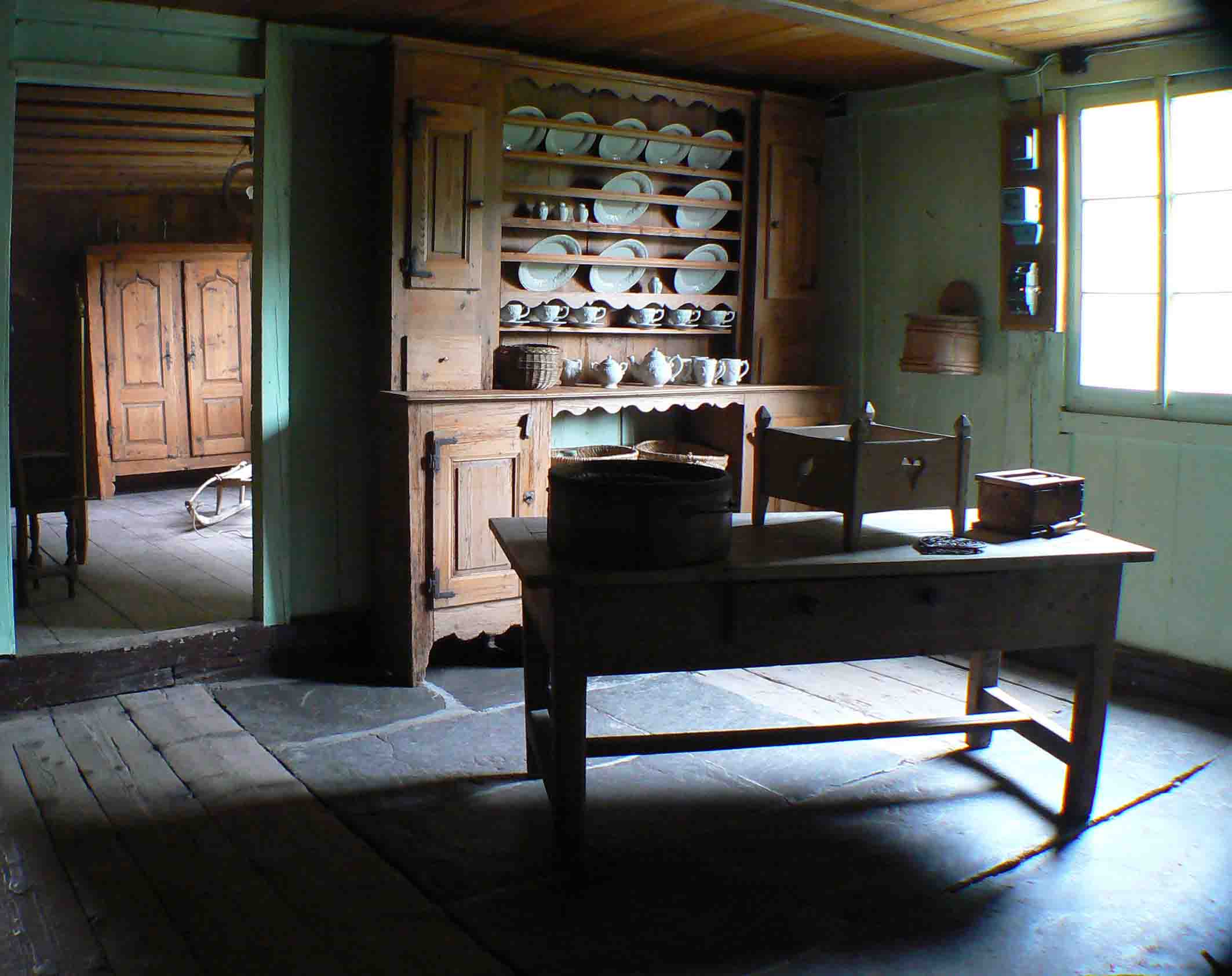 Ferme Savoyarde ancienne, antiquités de montagne, atelier des Gets