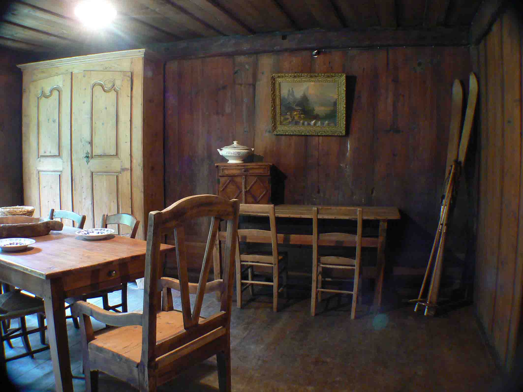 Ferme Savoyarde ancienne, antiquités de montagne, atelier des Gets