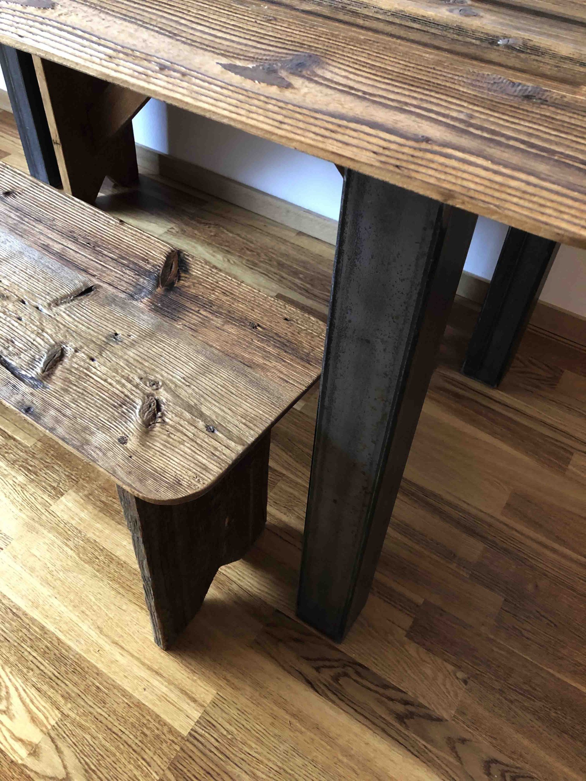 Table design montagne en vieux bois, atelier des Gets