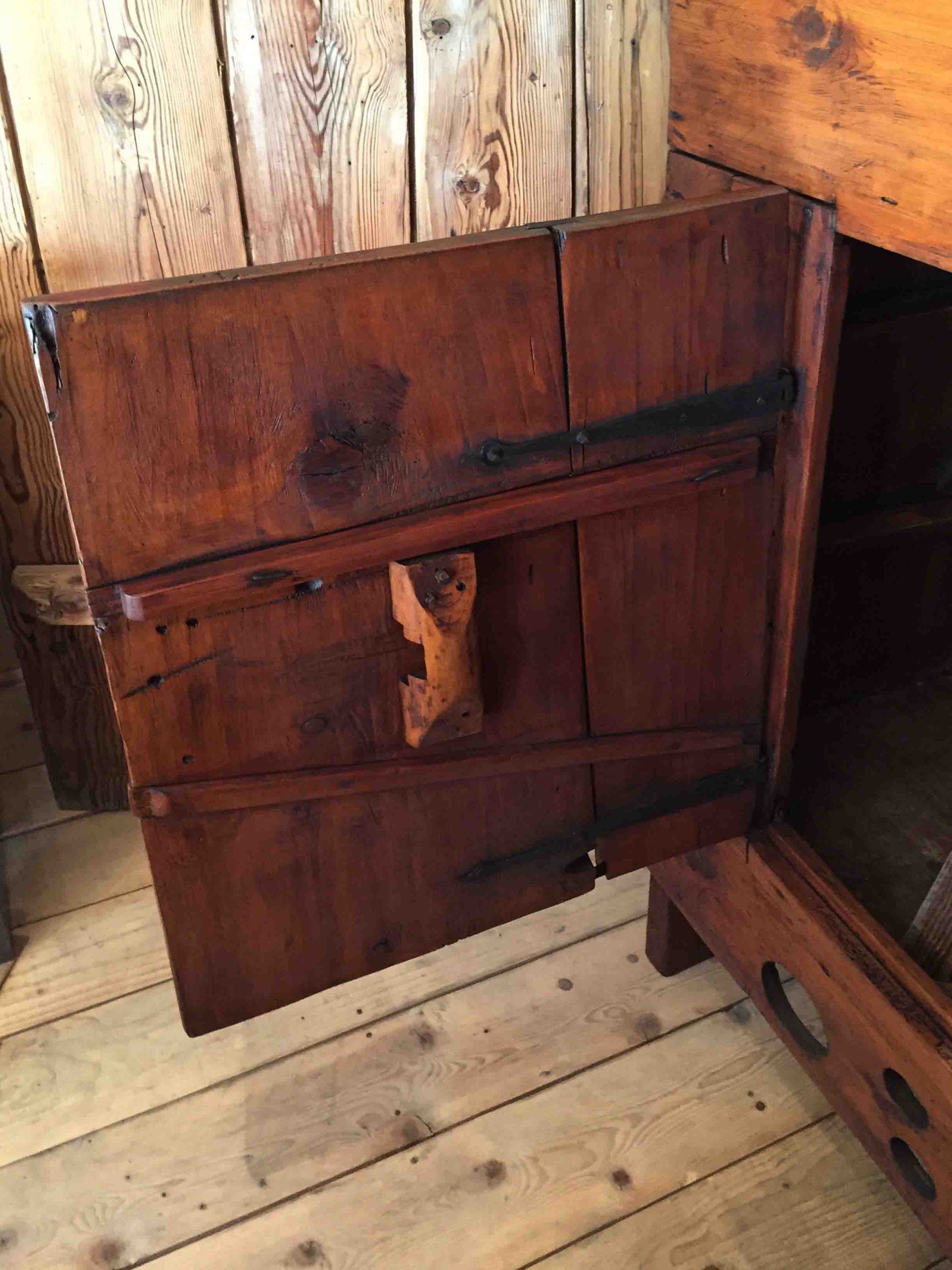 Meuble d'alpage, atelier des Gets