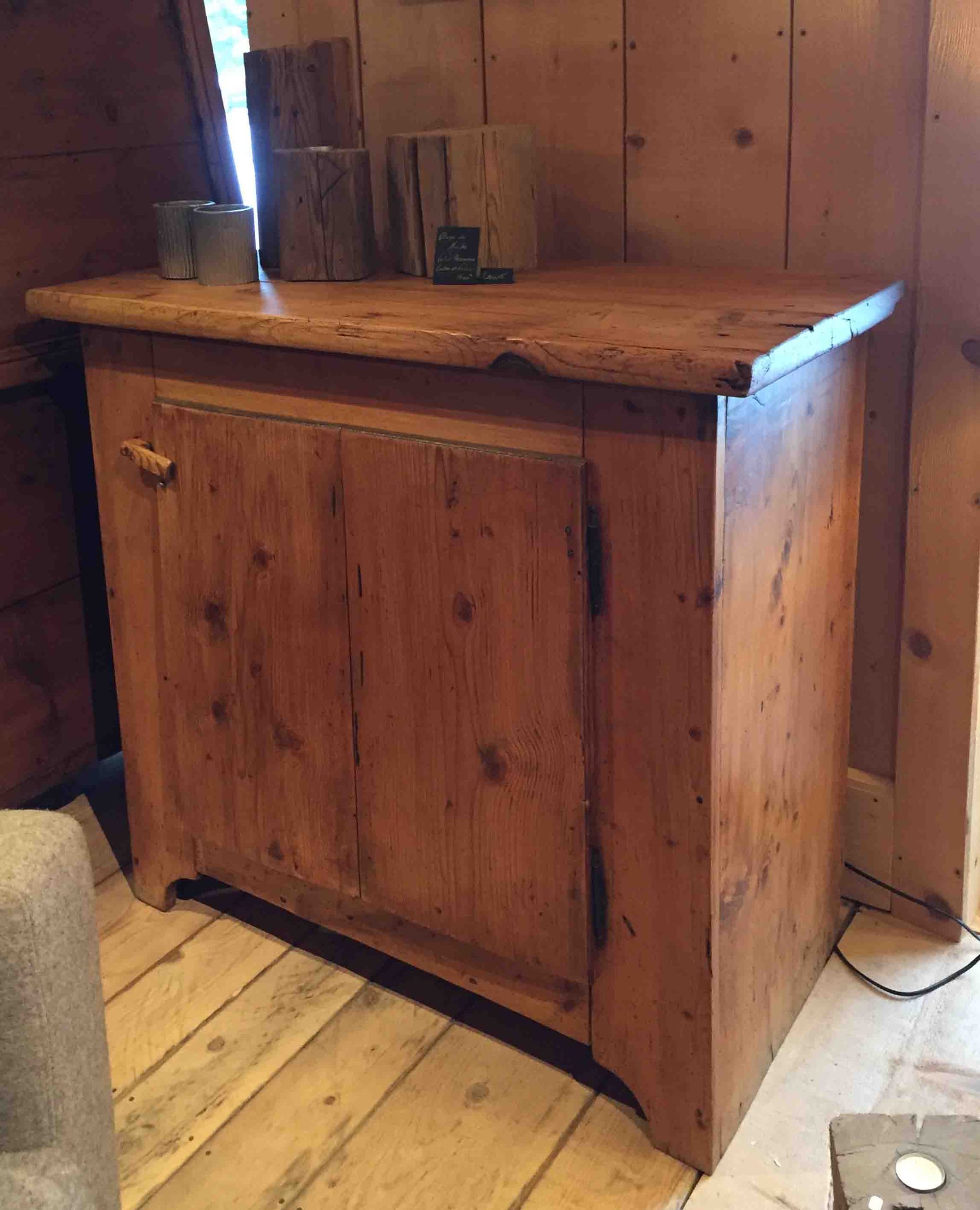 Meuble d'alpage, atelier des Gets