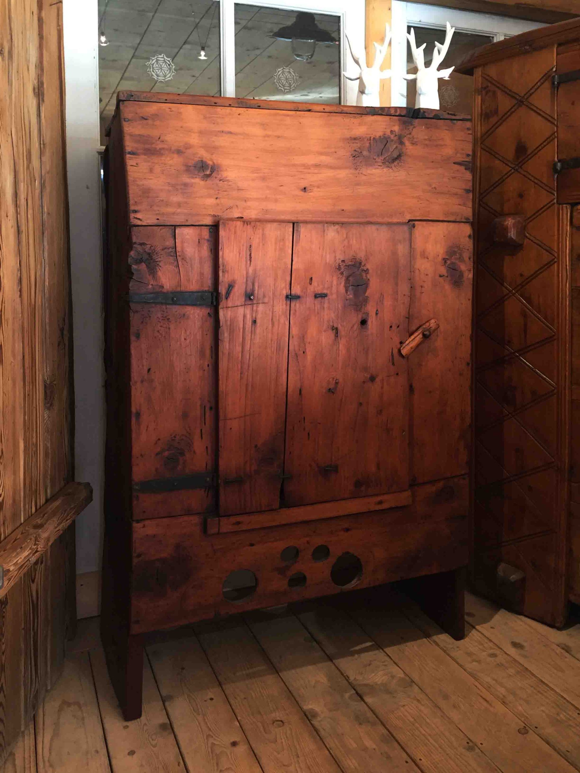 Meuble d'alpage, atelier des Gets