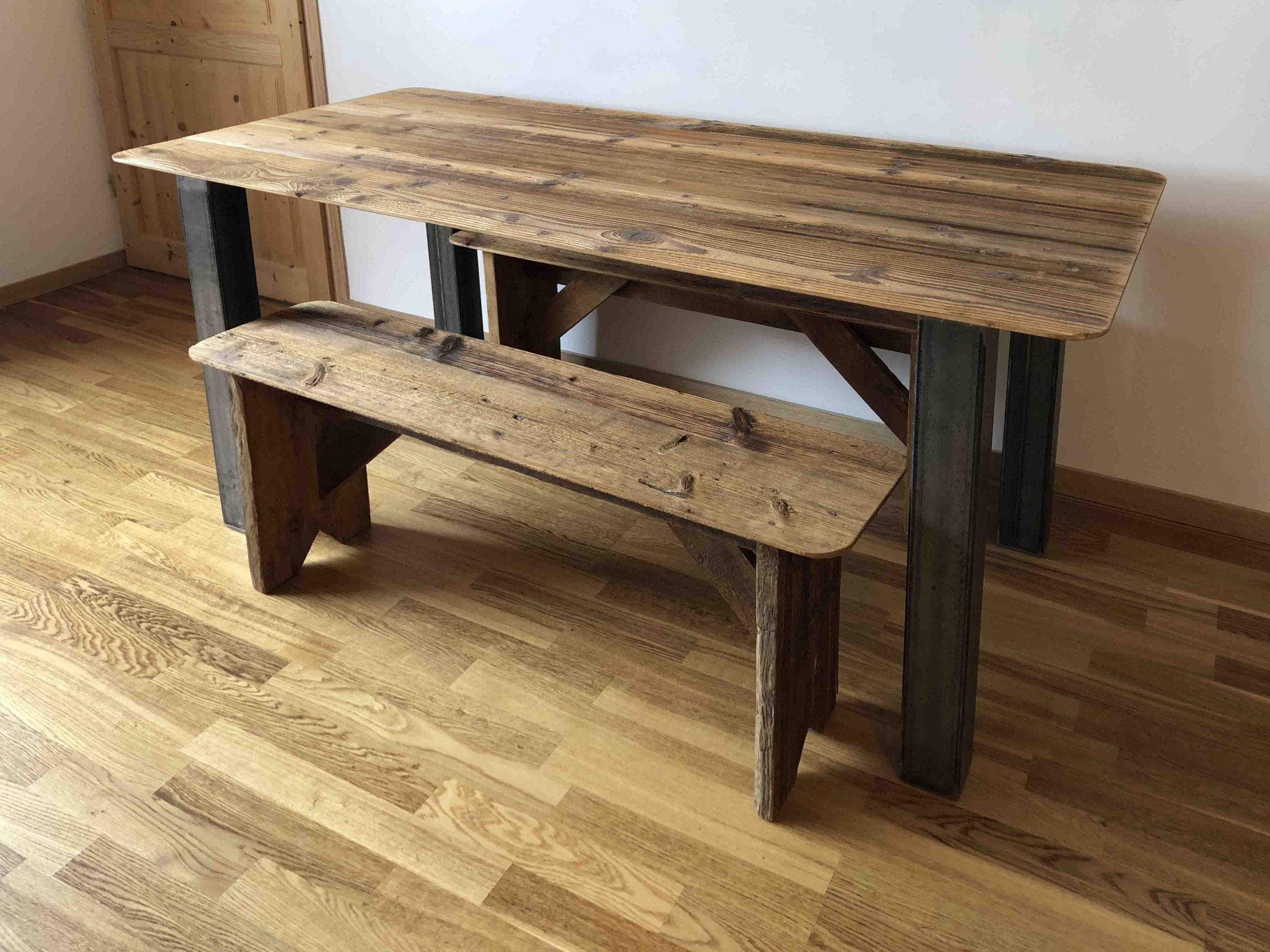 Table design montagne en vieux bois, atelier des Gets