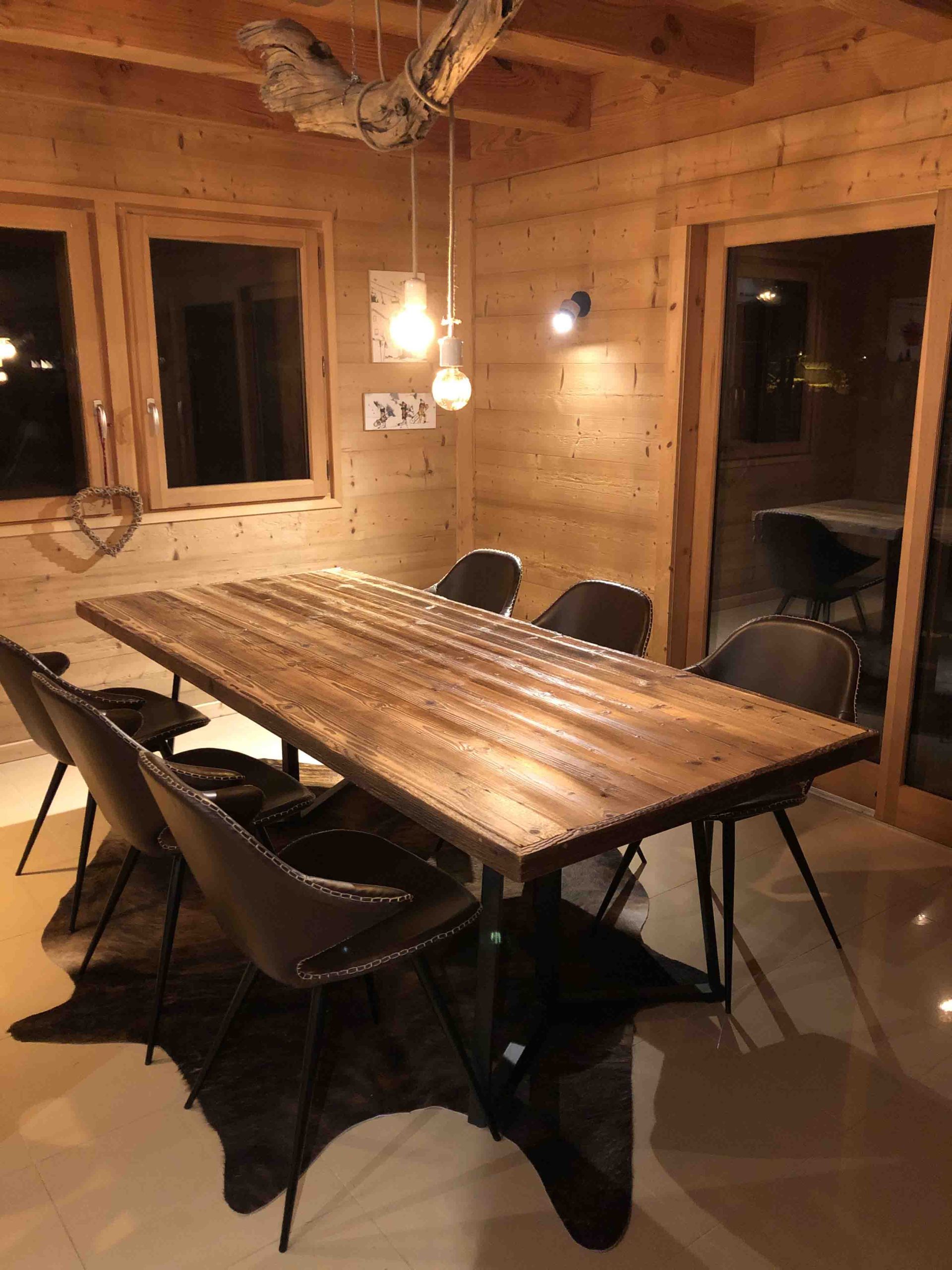 Table sur mesure design montagne vieux bois, atelier des Gets