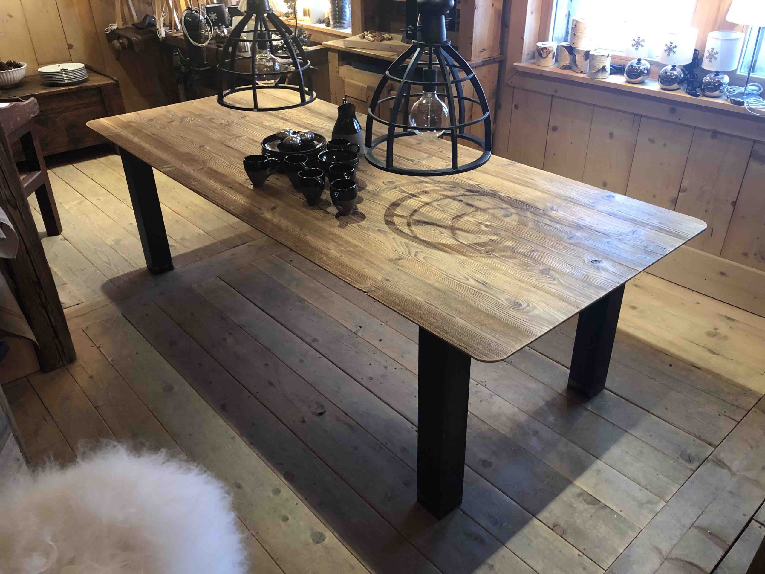 Table sur mesure design montagne vieux bois, atelier des Gets