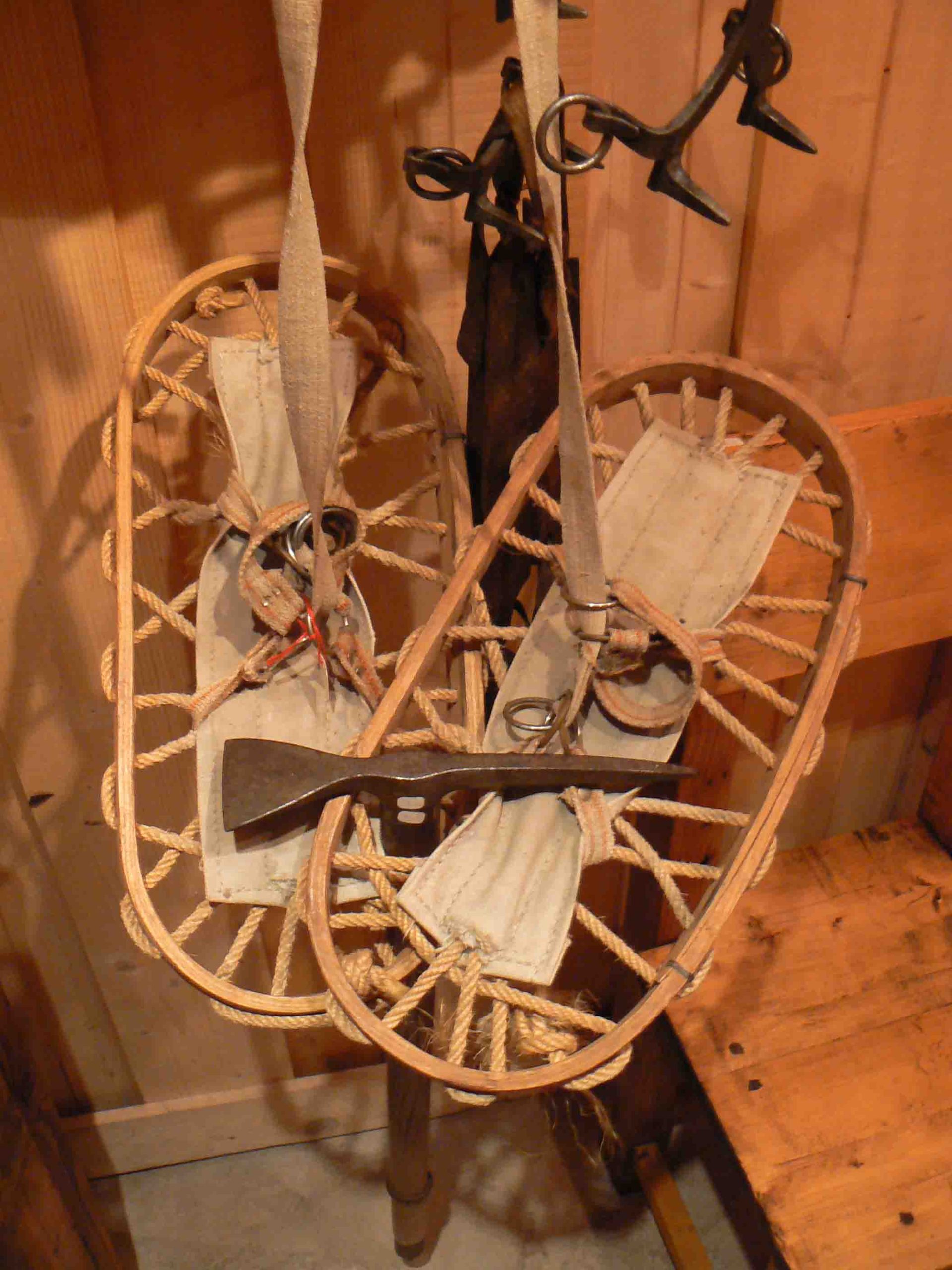 Raquettes anciennes, atelier des Gets