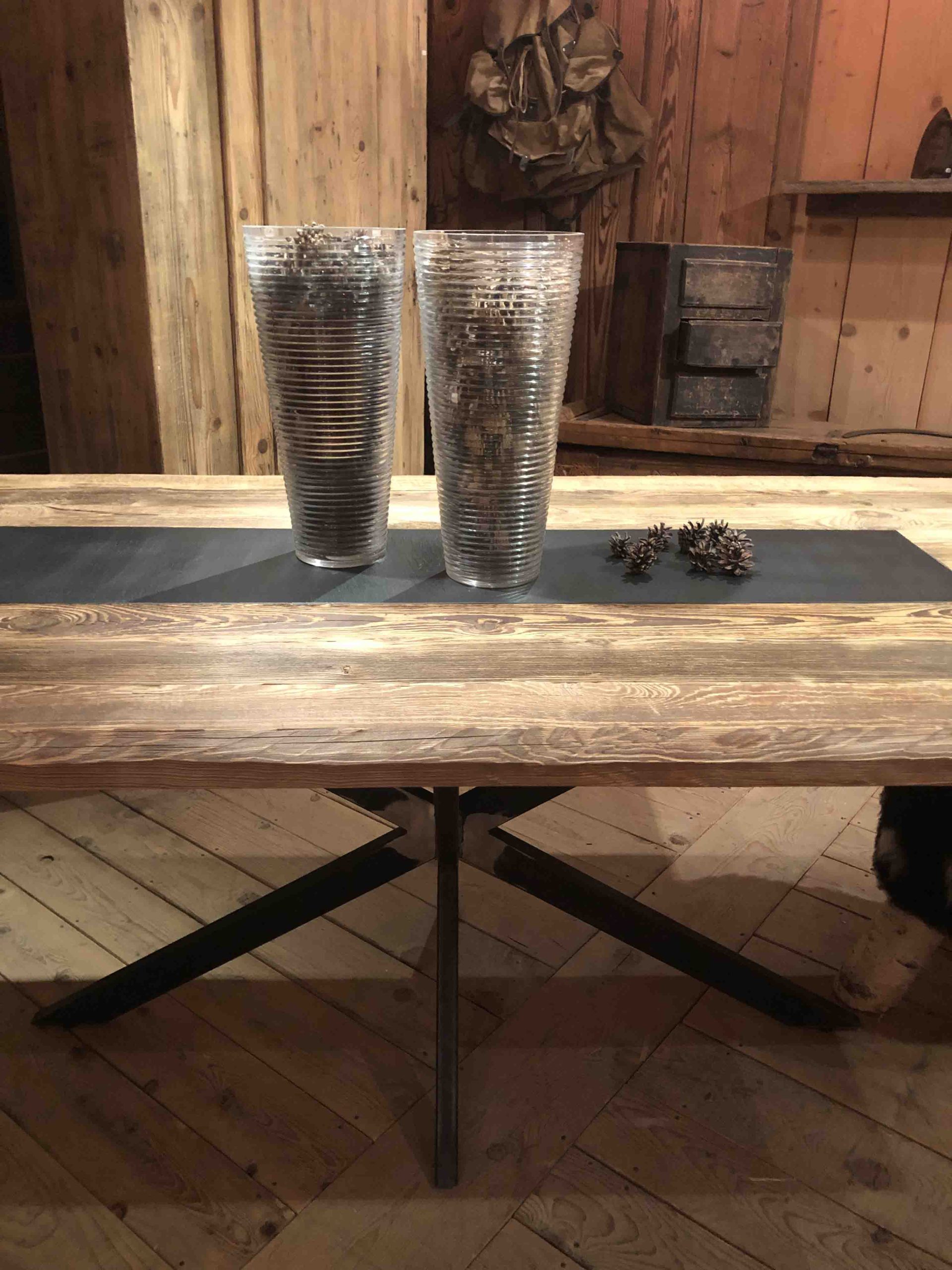 Table sur mesure en vieux bois, atelier des Gets